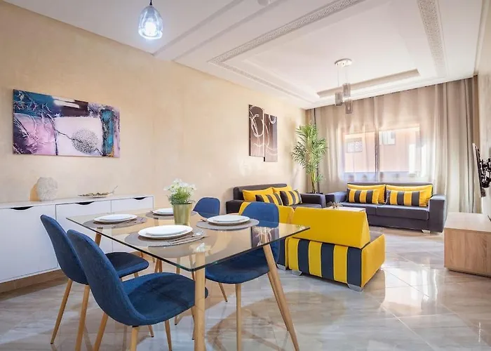 Spacious 2 Bedroom Flat With Wi-Fi, Pool And Parking